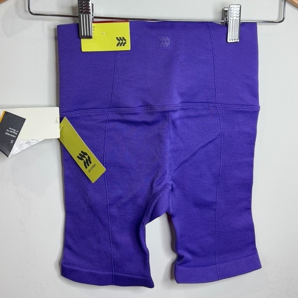 All in Motion Seamless Core 6” Purple Women’s Shorts (XS) - Picture 5 of 9